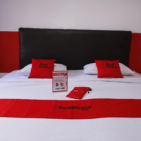 Reddoorz Plus @ Samratulangi Manado Buitenkant foto