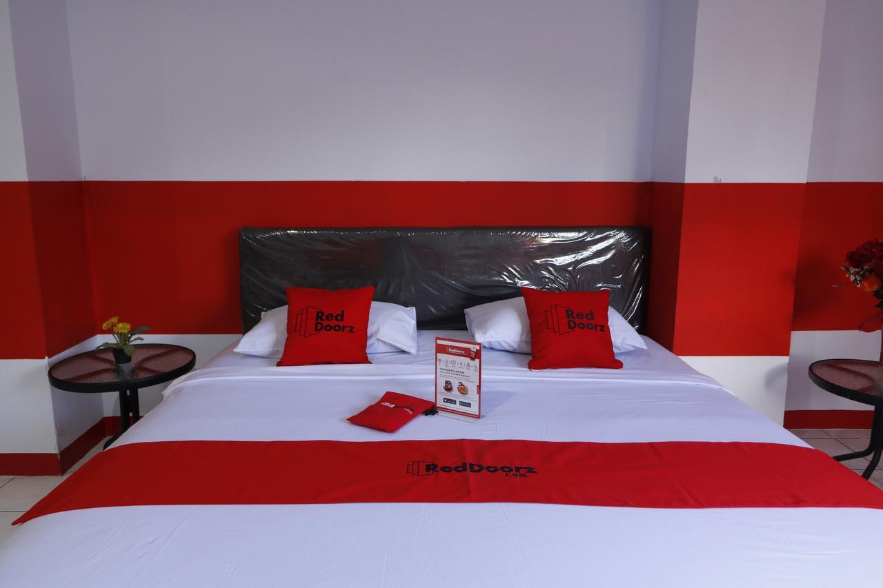 Reddoorz Plus @ Samratulangi Manado Buitenkant foto