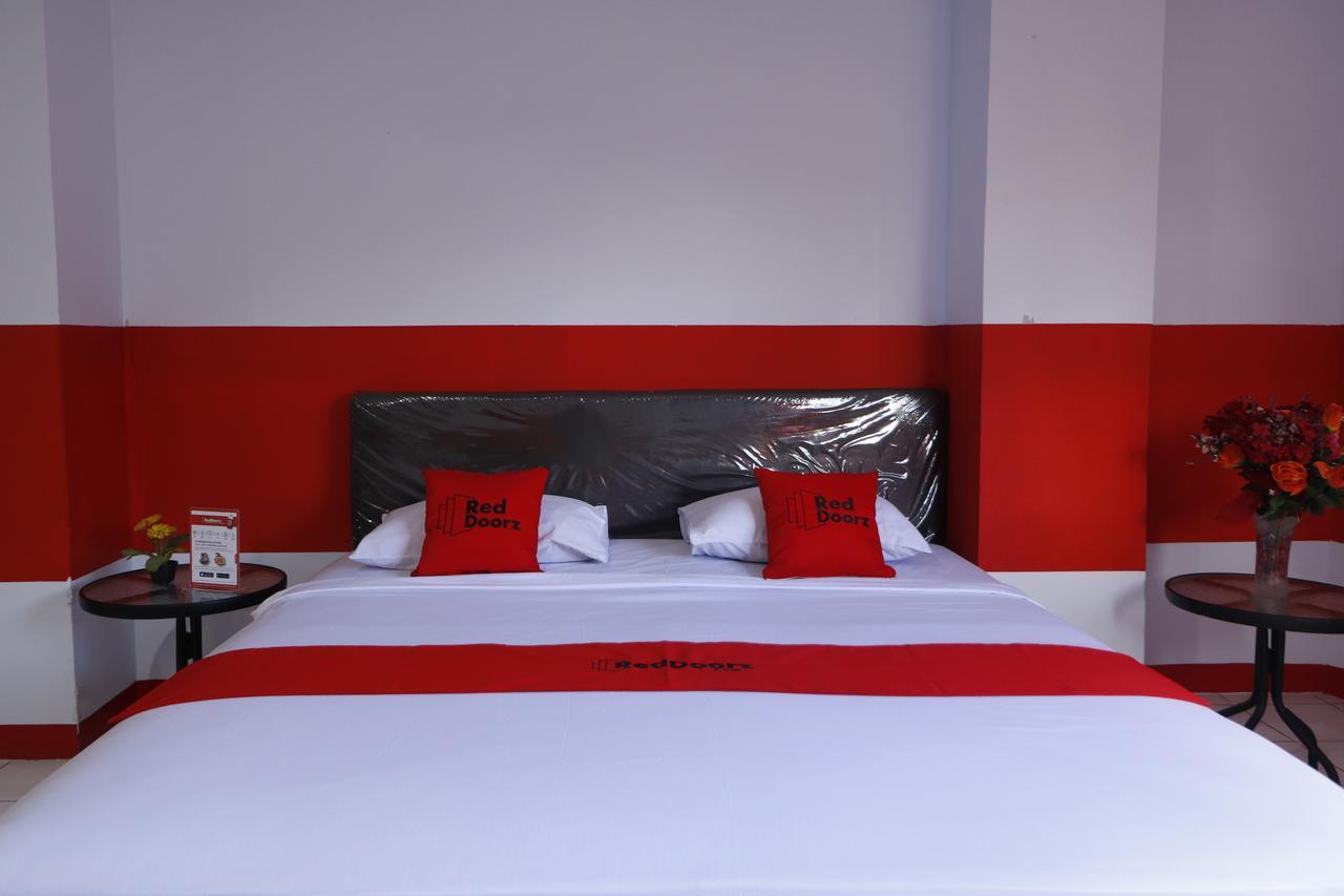 Reddoorz Plus @ Samratulangi Manado Buitenkant foto