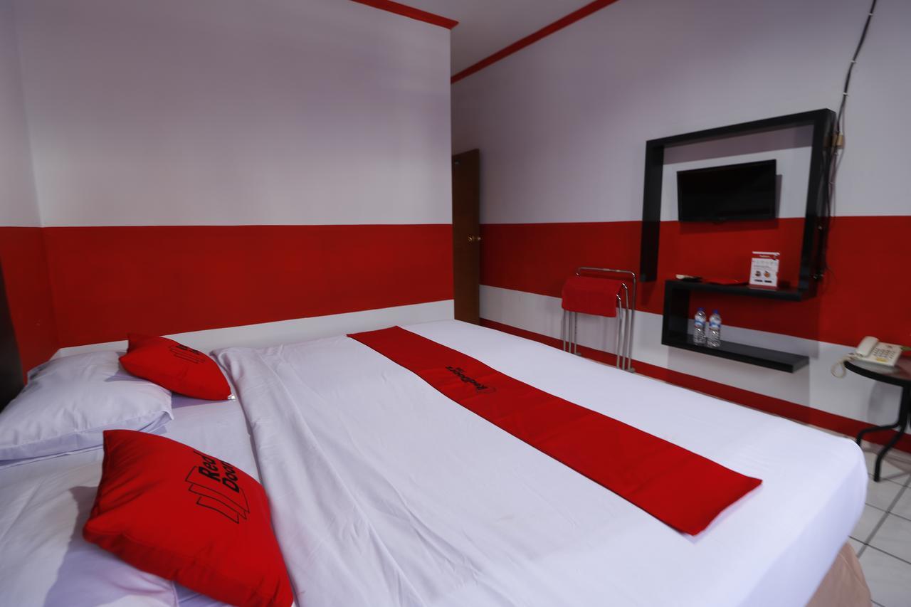 Reddoorz Plus @ Samratulangi Manado Buitenkant foto